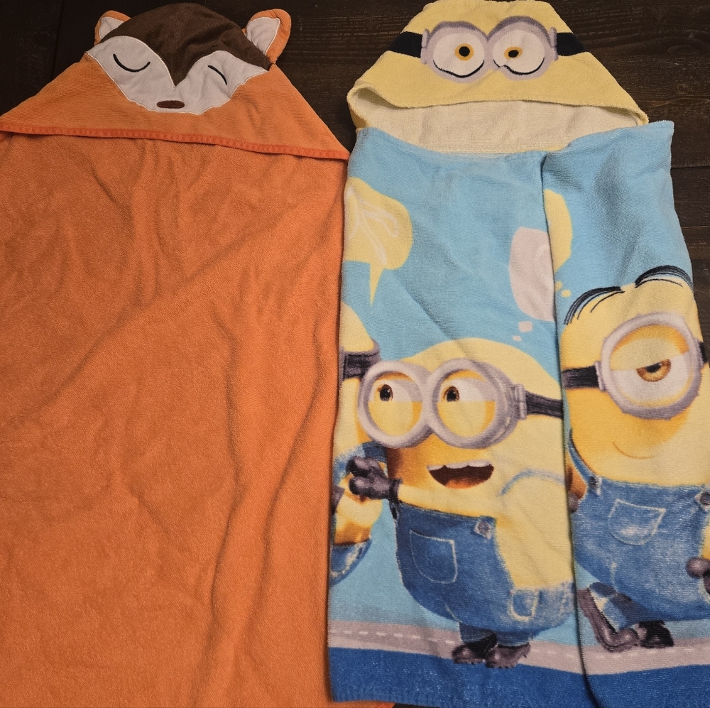 Toddler hooded bath towel bundle w Minions & Fox towels